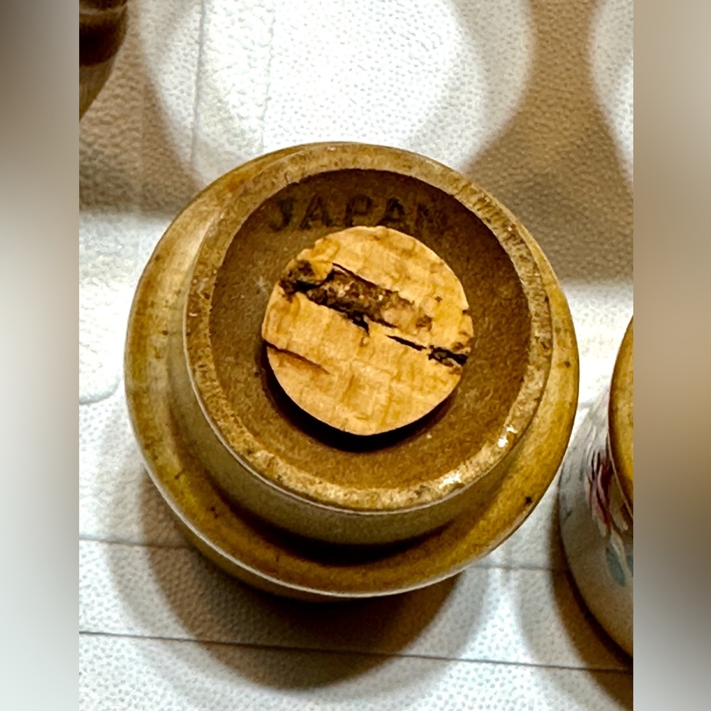 Vintage Wooden Handpainted Salt and Pepper Shaker Japan - Picture 6 of 8